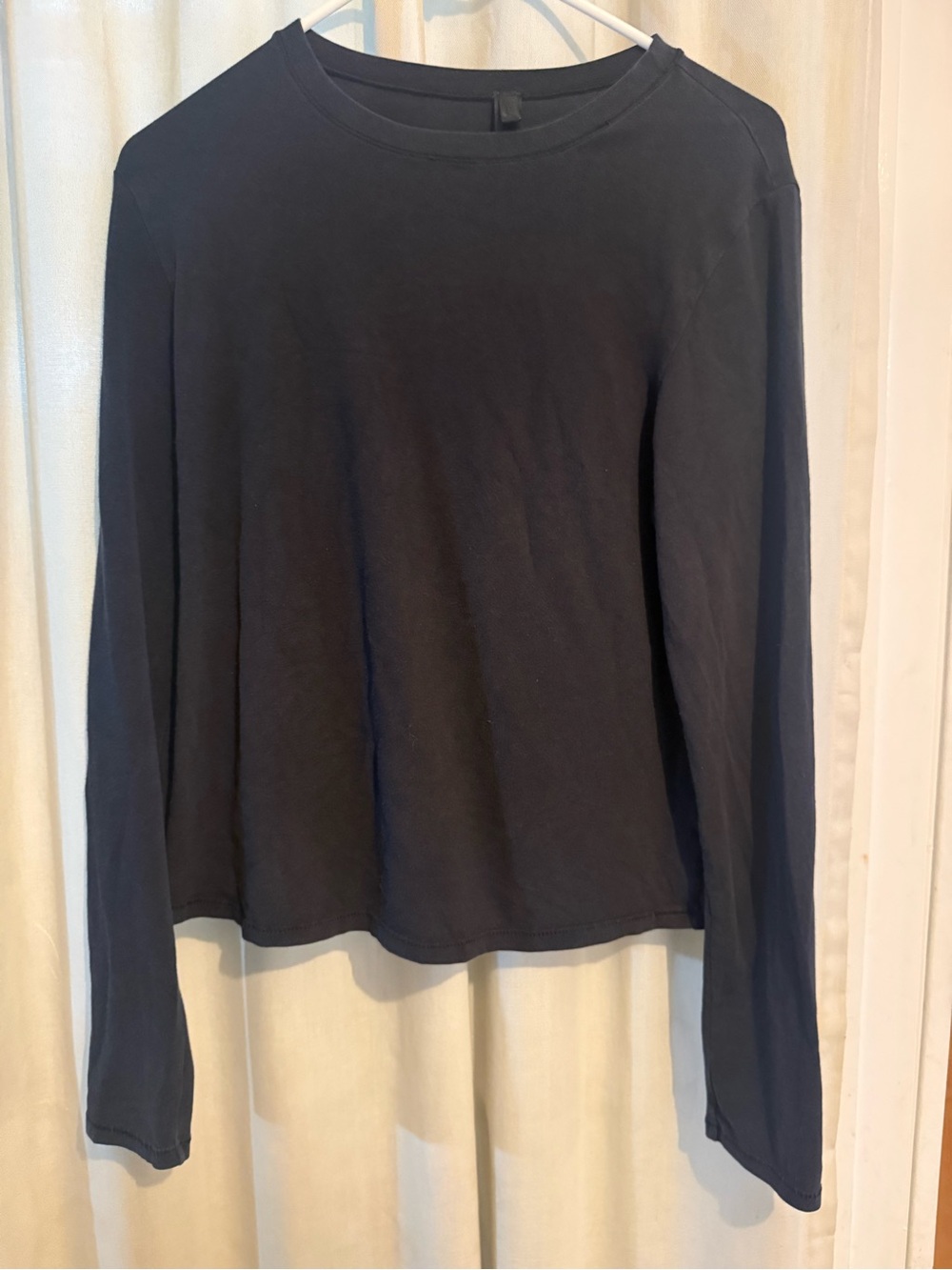Two SKIMS Long Sleeve Crewneck Tops black is XL other is S see photos!